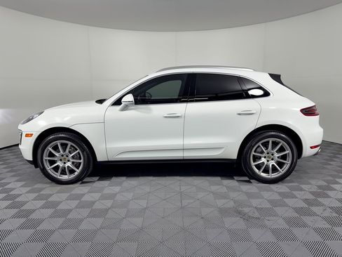 Certified 2018 Porsche Macan S AWD/4WD image 2