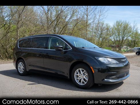 Used 2023 Chrysler Voyager LX FWD image 1