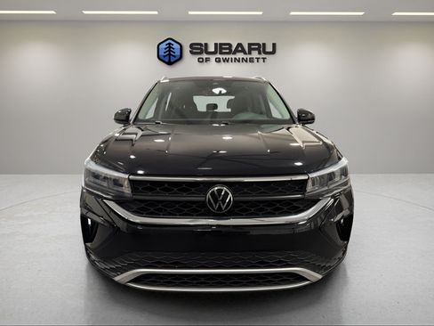 Used 2023 Volkswagen Taos SE w/ Panoramic Sunroof Package FWD image 8