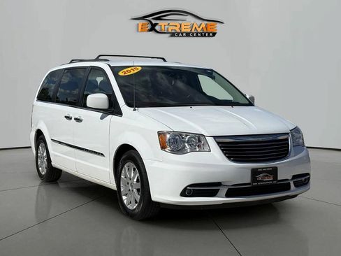 Used 2015 Chrysler Town & Country Touring w/ Driver Convenience Group FWD image 8
