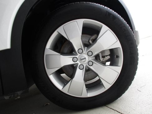 Used 2022 Volvo XC40 T5 Momentum image 81