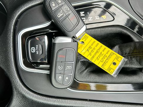 Used 2019 Jeep Cherokee Limited image 22