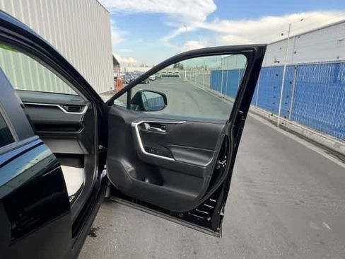 Used 2021 Toyota RAV4 XLE image 23