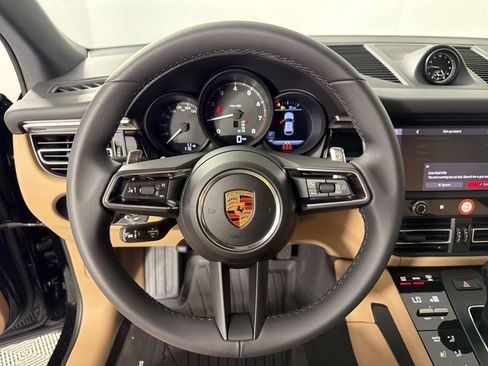 Used 2026 Porsche Macan AWD/4WD image 18