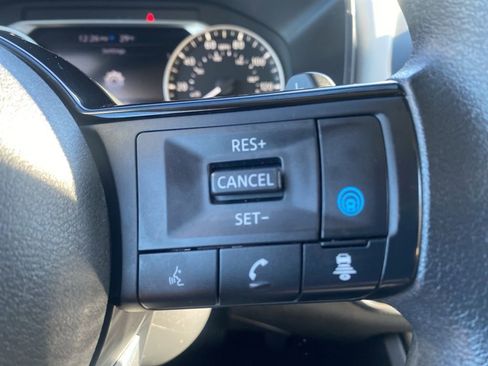 Used 2023 Nissan Rogue SV image 17