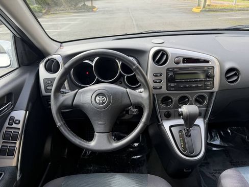 Used 2006 Toyota Matrix XR FWD image 17