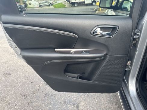 Used 2018 Dodge Journey Crossroad w/ Nav & Sun Group FWD image 28