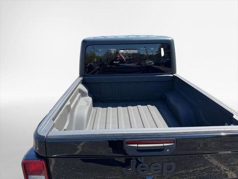 Certified 2023 Jeep Gladiator Sport AWD/4WD image 27