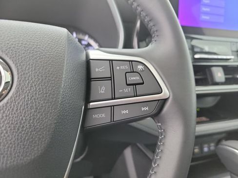 Used 2026 Toyota Highlander XLE AWD/4WD image 25