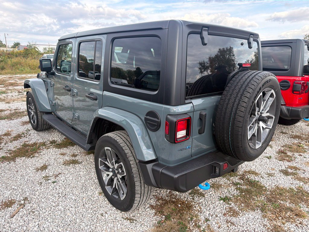 Used 2024 Jeep Wrangler Unlimited w/ Convenience Group AWD/4WD image 7