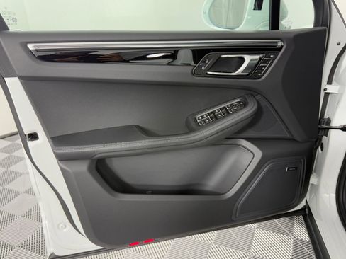 New 2026 Porsche Macan image 13