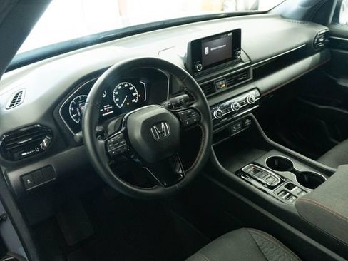 Certified 2025 Honda Pilot Sport image 3
