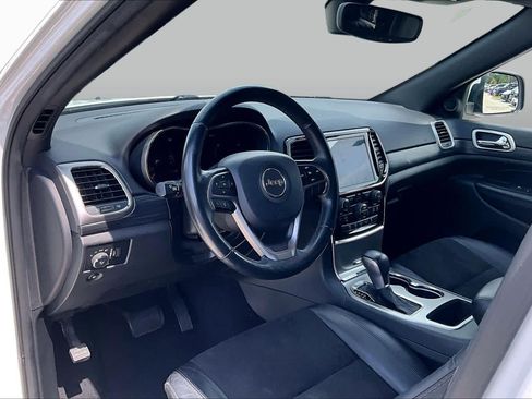Used 2019 Jeep Grand Cherokee Altitude RWD image 16