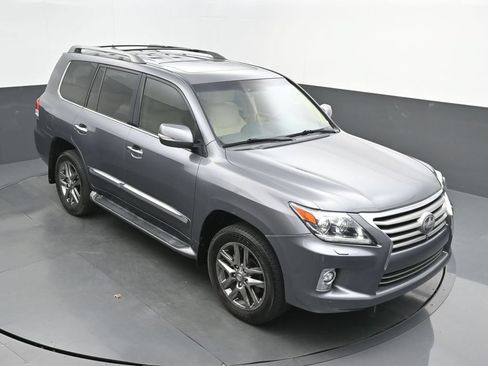 Used 2015 Lexus LX 570 4WD image 37
