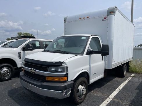 Used 2014 Chevrolet Express 4500 w/ RV Package RWD image 4