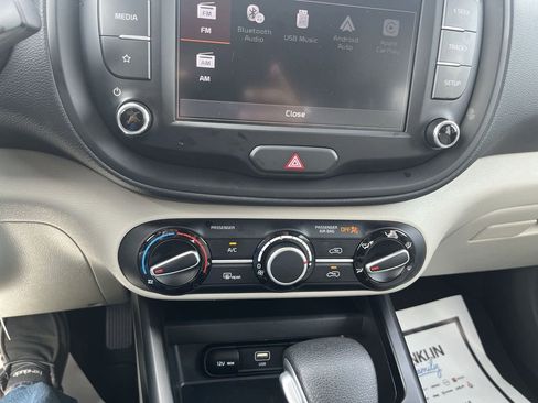 Certified 2025 Kia Soul LX w/ LX Technology Package FWD image 25