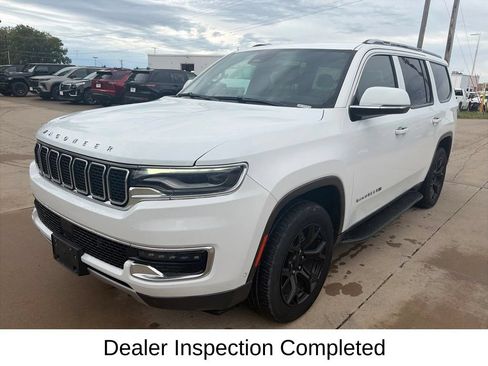 Used 2022 Jeep Wagoneer Series II AWD/4WD image 3