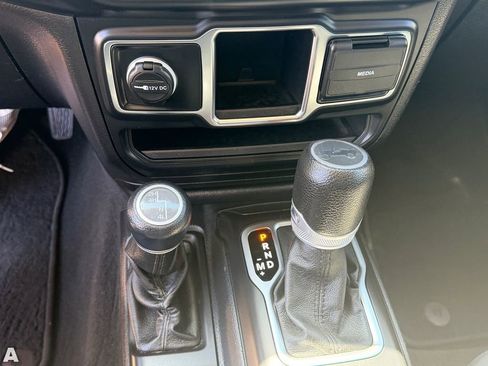Used 2019 Jeep Wrangler Sport AWD/4WD image 27