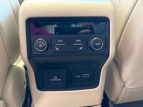 Used 2020 GMC Acadia Denali AWD/4WD image 22