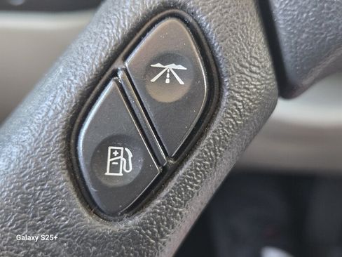 Used 2004 HUMMER H2 w/ Preferred Equipment Group AWD/4WD image 35