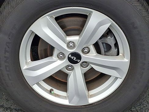 Certified 2025 Kia Sorento LX FWD image 9