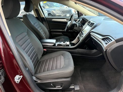 Used 2018 Ford Fusion SE w/ Fusion SE Technology Package FWD image 20