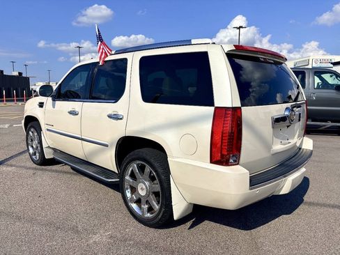 Used 2014 Cadillac Escalade Luxury AWD/4WD image 4
