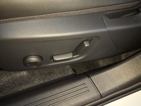 New 2026 Volvo XC40 B5 Core w/ Climate Package image 17