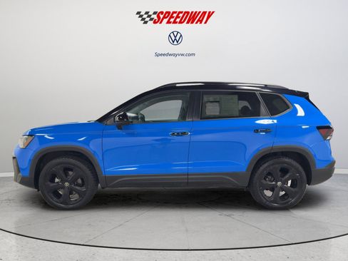 Used 2025 Volkswagen Taos SE AWD/4WD image 10