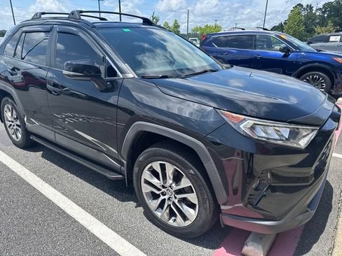 Used 2021 Toyota RAV4 XLE Premium FWD image 3