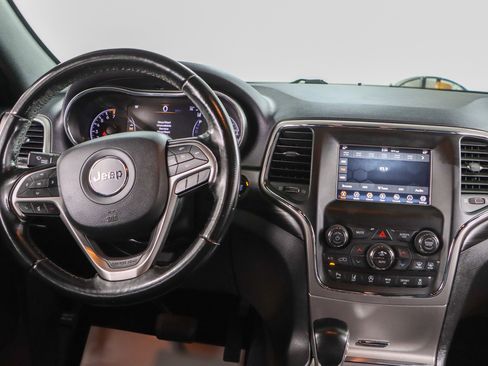 Used 2021 Jeep Grand Cherokee Laredo RWD image 17