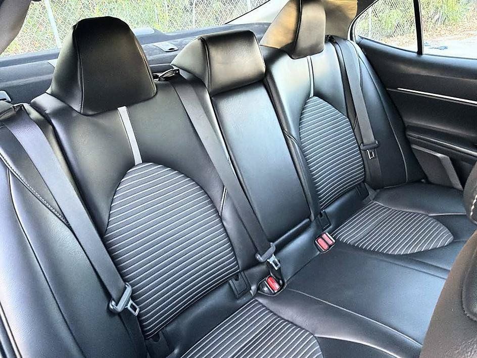 Used 2019 Toyota Camry SE FWD image 19