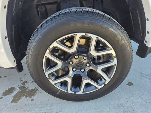 Used 2025 RAM 1500 Laramie AWD/4WD image 31