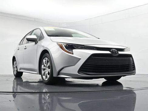 Used 2024 Toyota Corolla LE FWD image 29