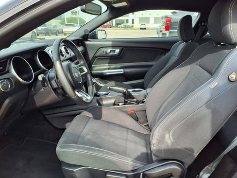 Used 2018 Ford Mustang Coupe RWD image 4