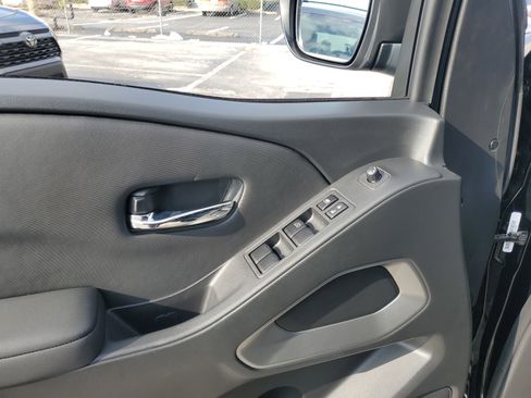 Certified 2024 Nissan Frontier SL w/ Technology Package image 11