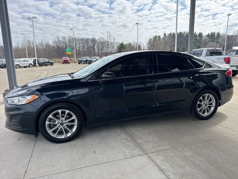 Used 2020 Ford Fusion SE image 3