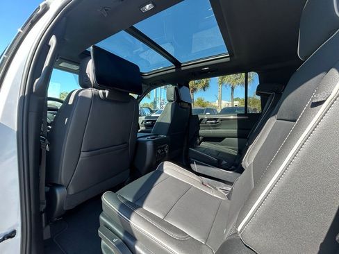 New 2025 Chevrolet Suburban Premier image 15