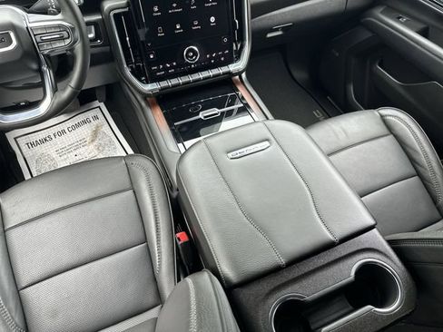 Used 2025 GMC Yukon XL Denali AWD/4WD image 24