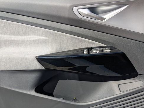 New 2025 Volkswagen ID.4 Pro image 27