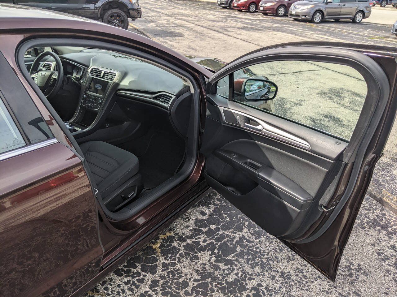 Used 2019 Ford Fusion SE FWD image 13