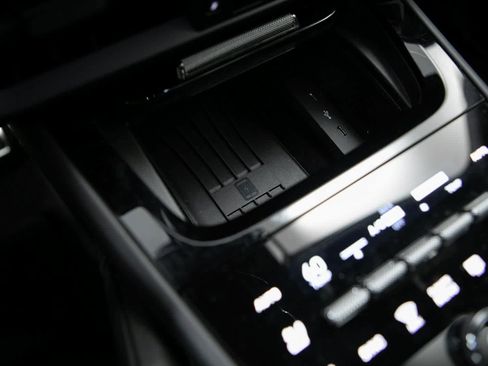 Used 2025 Porsche Cayenne S AWD/4WD image 23
