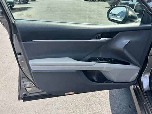 Used 2018 Toyota Camry LE w/ Convenience Package image 12