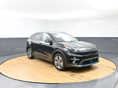 Used 2022 Kia Niro EX w/ Cold Weather Package FWD image 11