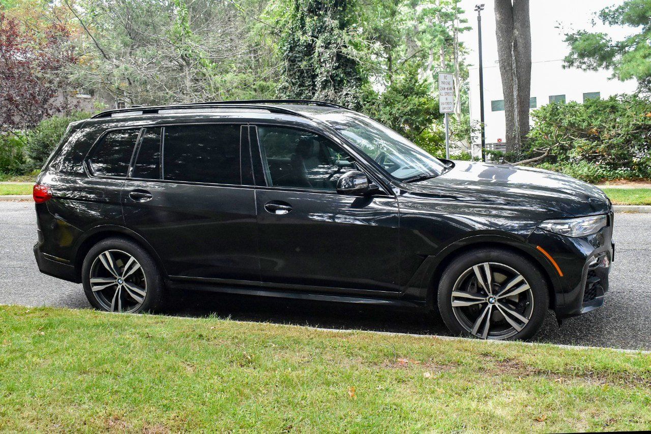 Used 2021 BMW X7 xDrive40i w/ M Sport Package AWD/4WD image 9
