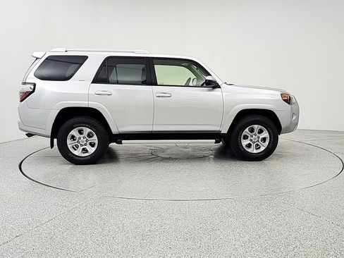 Used 2016 Toyota 4Runner SR5 AWD/4WD image 4