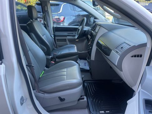 Used 2010 Dodge Grand Caravan SXT image 29