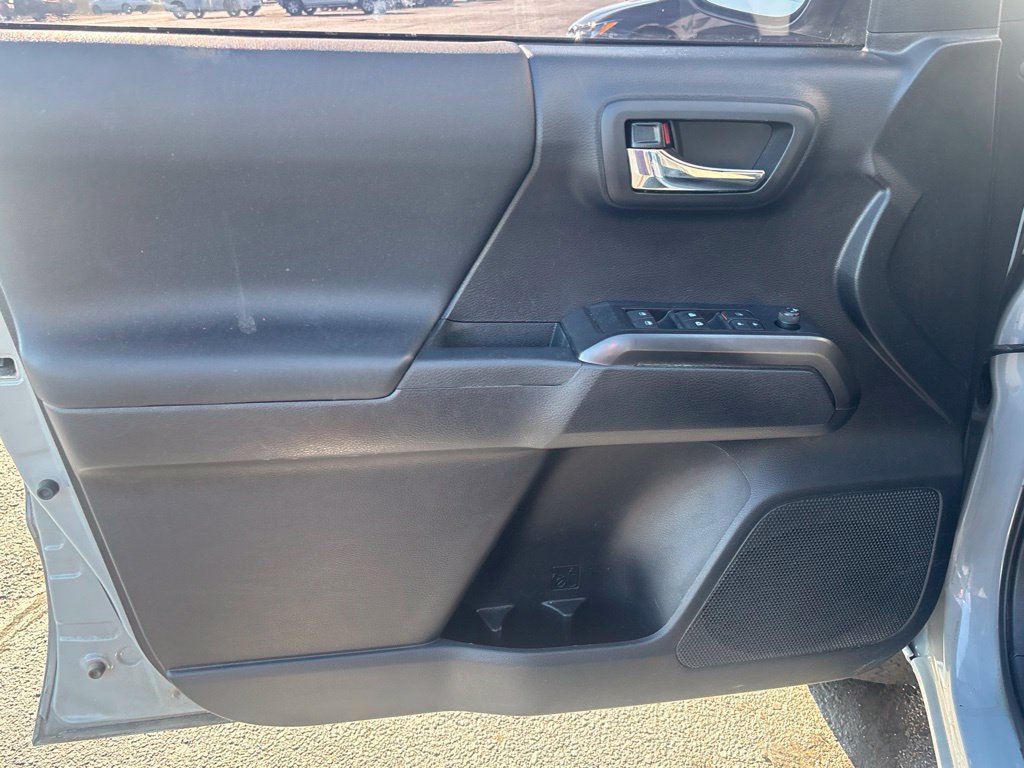 Used 2020 Toyota Tacoma TRD Off-Road AWD/4WD image 6