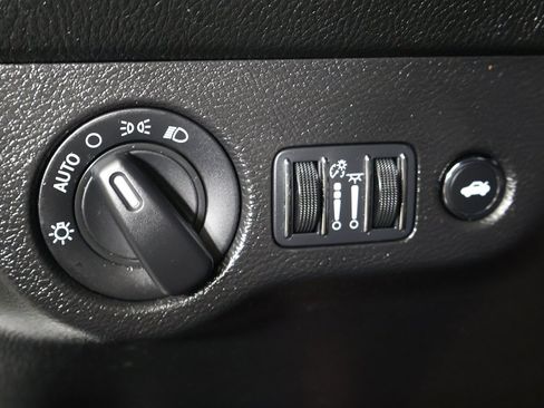 Used 2023 Dodge Challenger SXT image 32