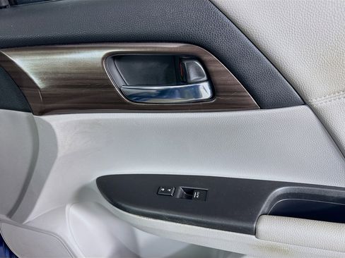 Used 2016 Honda Accord EX image 29